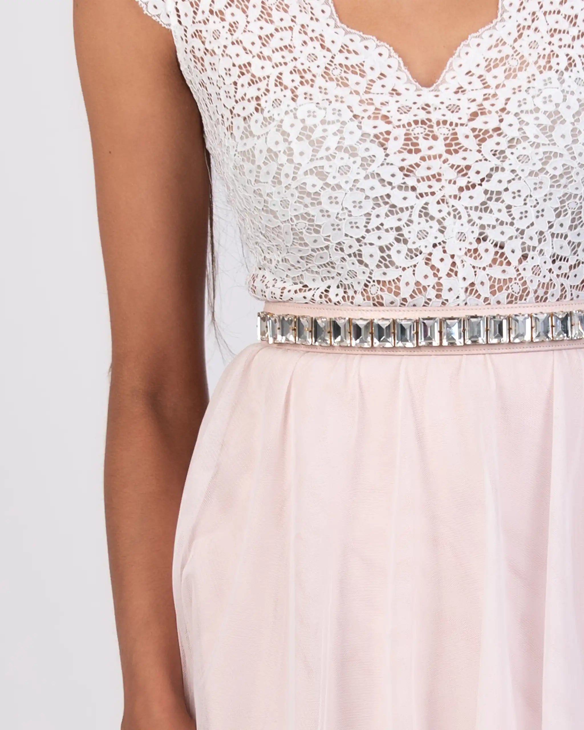 Schmaler Kristallgürtel Rosa am Model