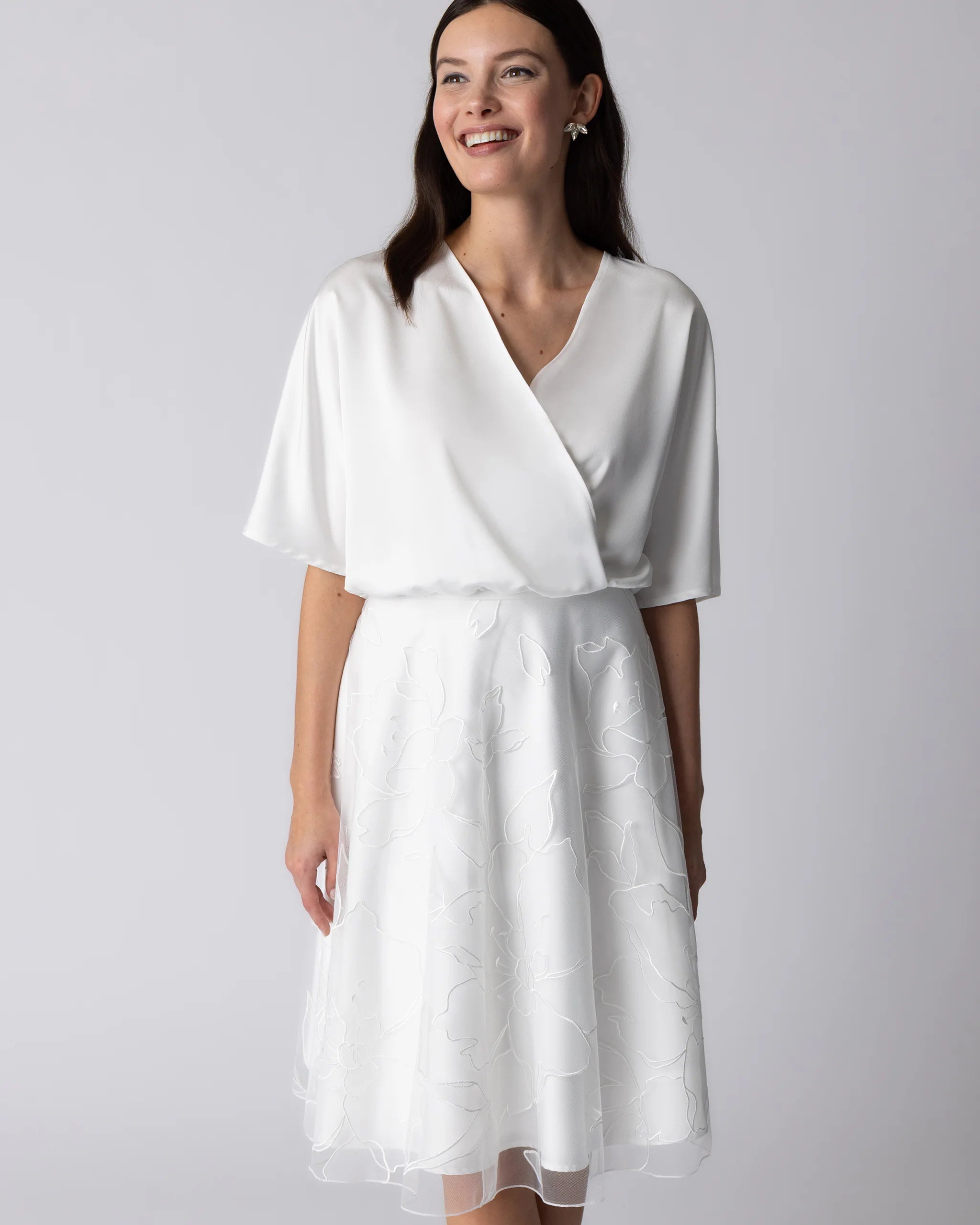 Knielanger Tüllrock mit Blumen bestickt Ansicht vorne