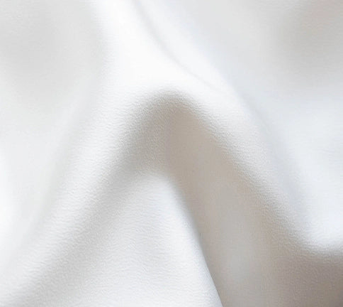 Gefertigt aus sorgfältig ausgewählten Materialien für Qualität, die bleibt.