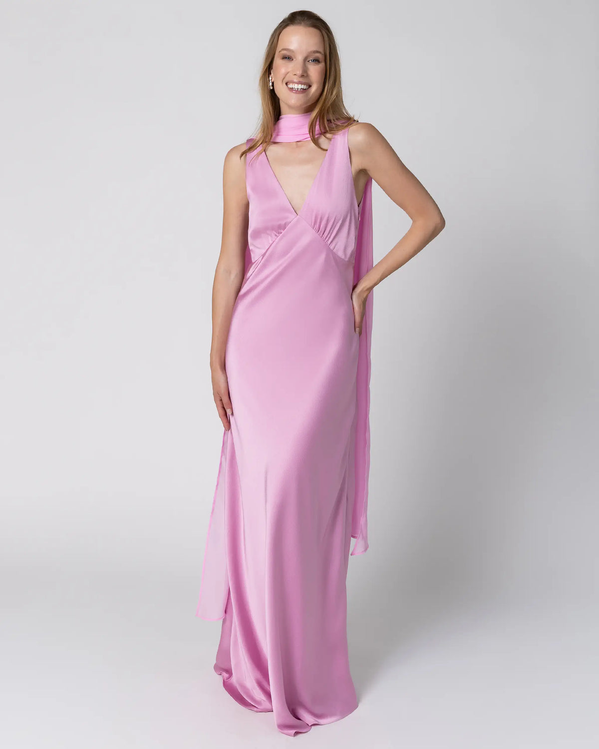 Aermelloses Abendkleid in pink mit V-Ausschnitt und Schal - Ansicht vorne