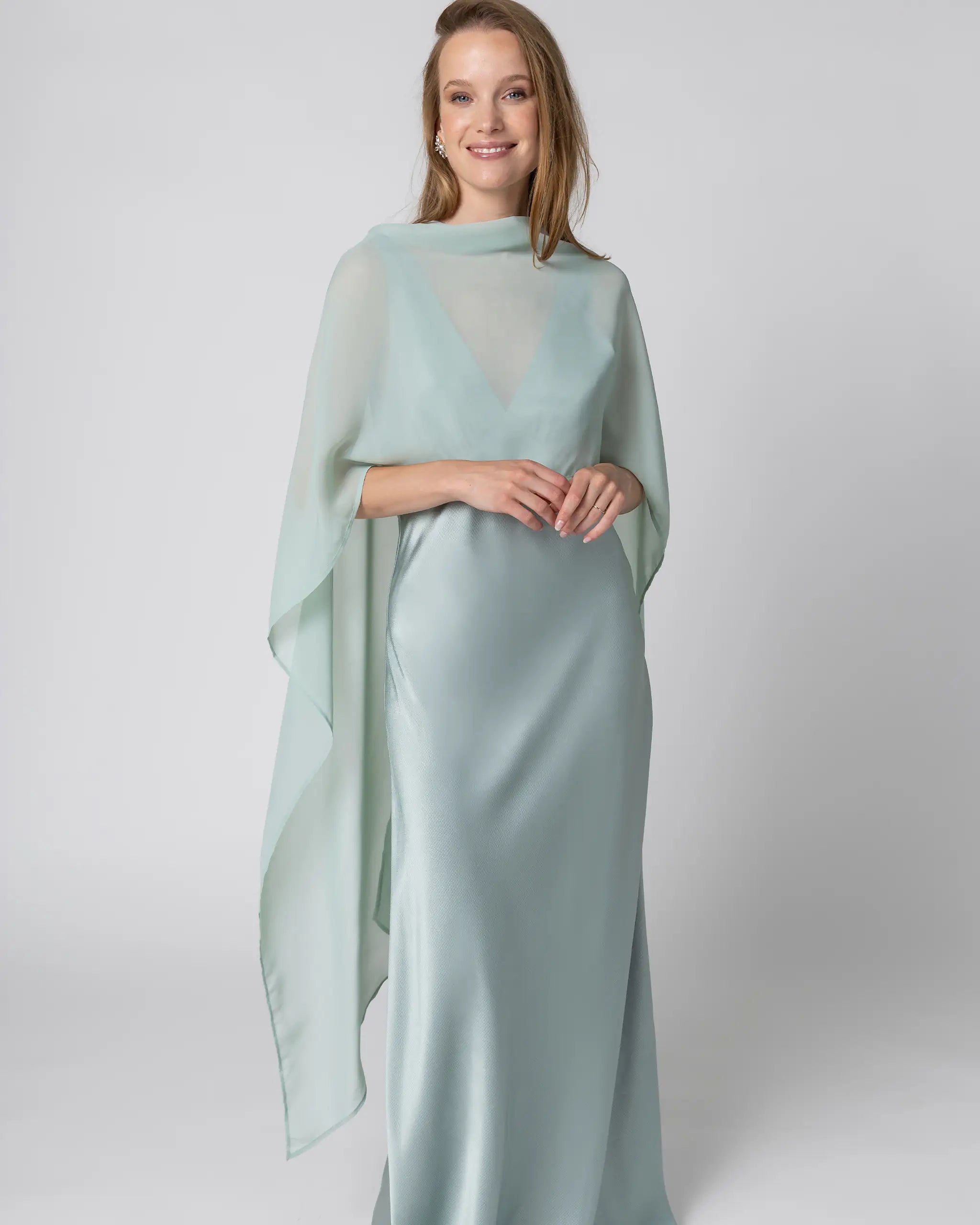 Aermelloses Abendkleid mit V-Ausschnitt und Cape kombiniert - Ansicht vorne