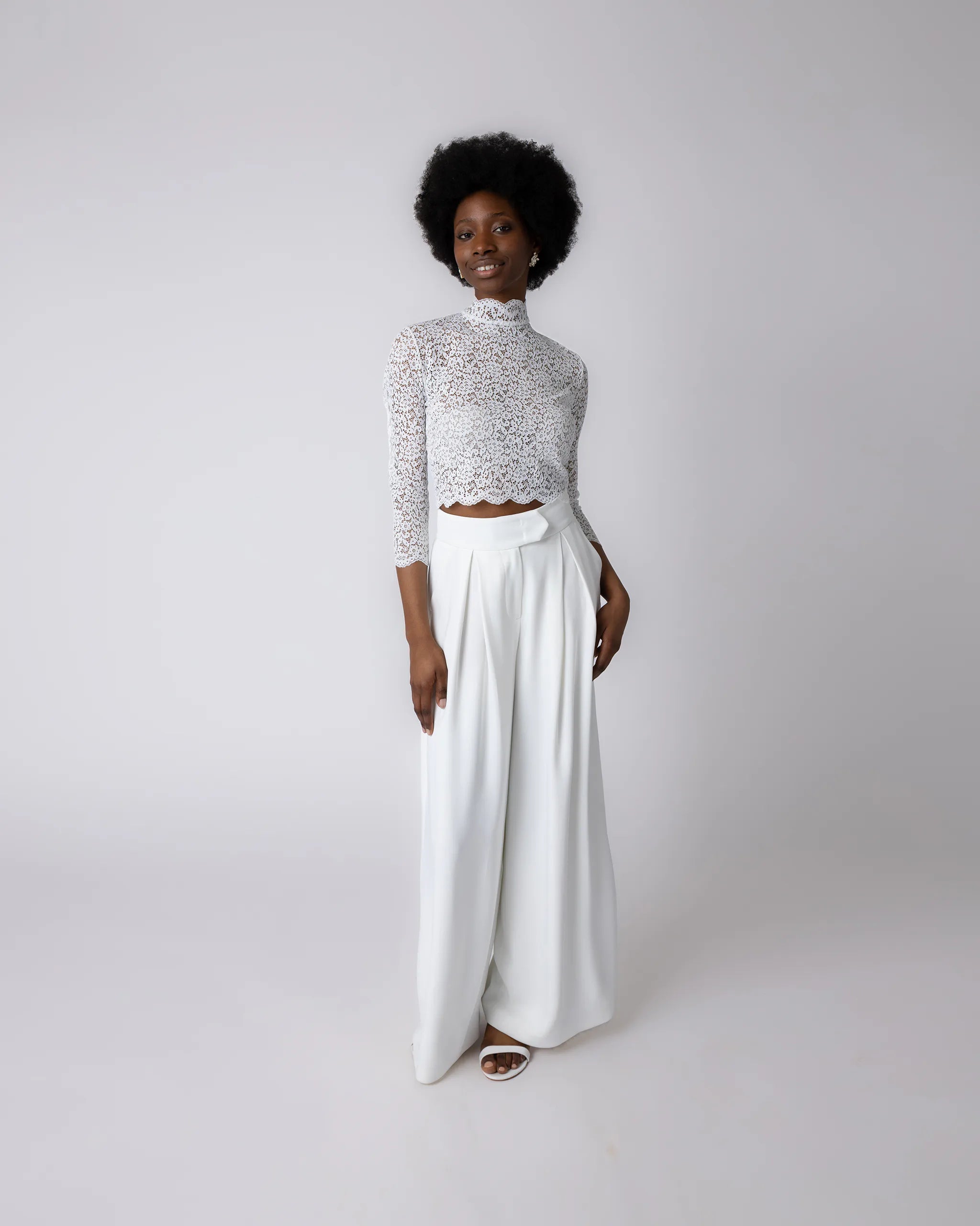 Verspielter Jumpsuit Zweiteiler mit Floralem Spitzen Crop Top - Ansicht vorne