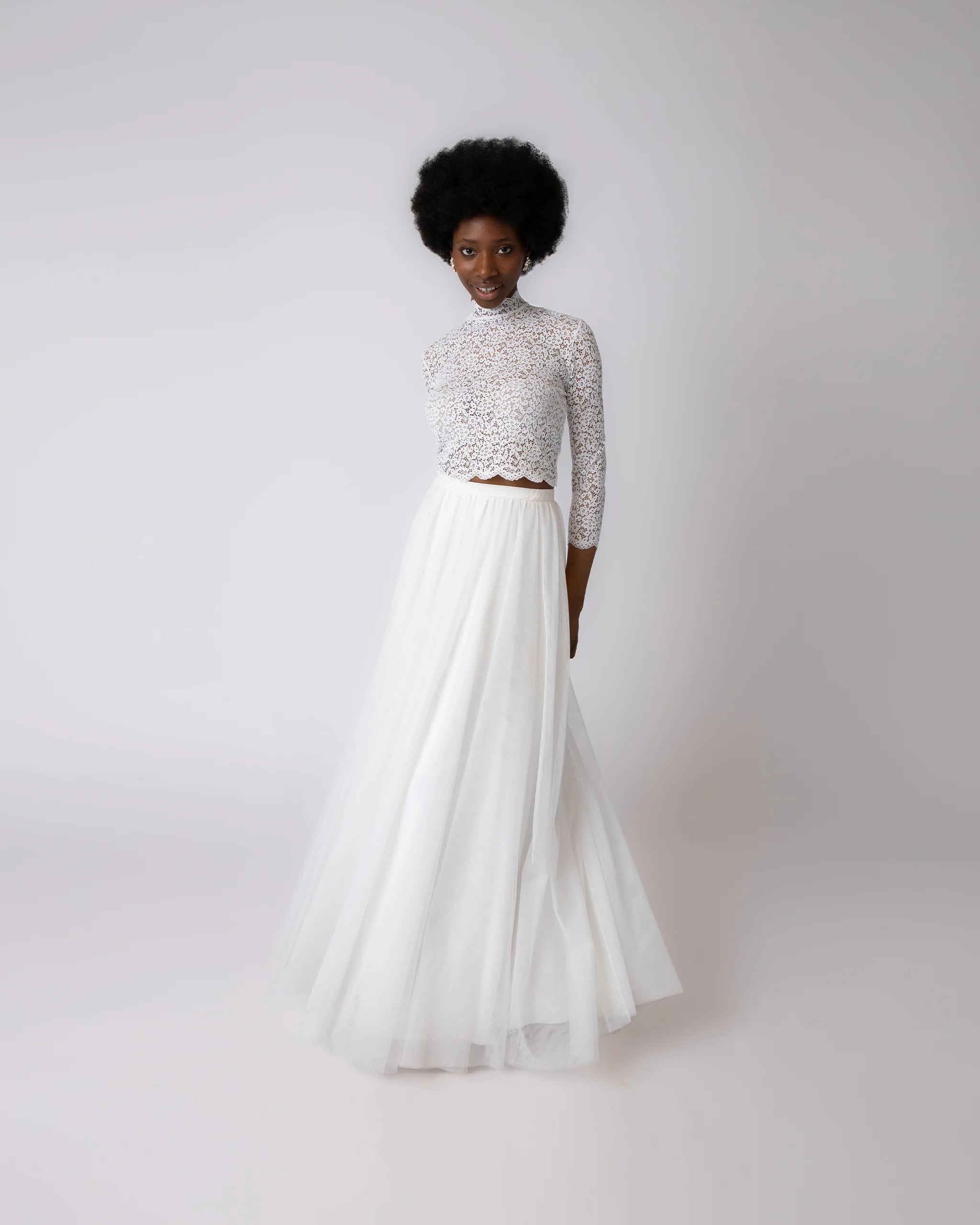 Brautkleid Zweiteiler mit Spitzen Top und bodenlangem Tüllrock - Ansicht vorne