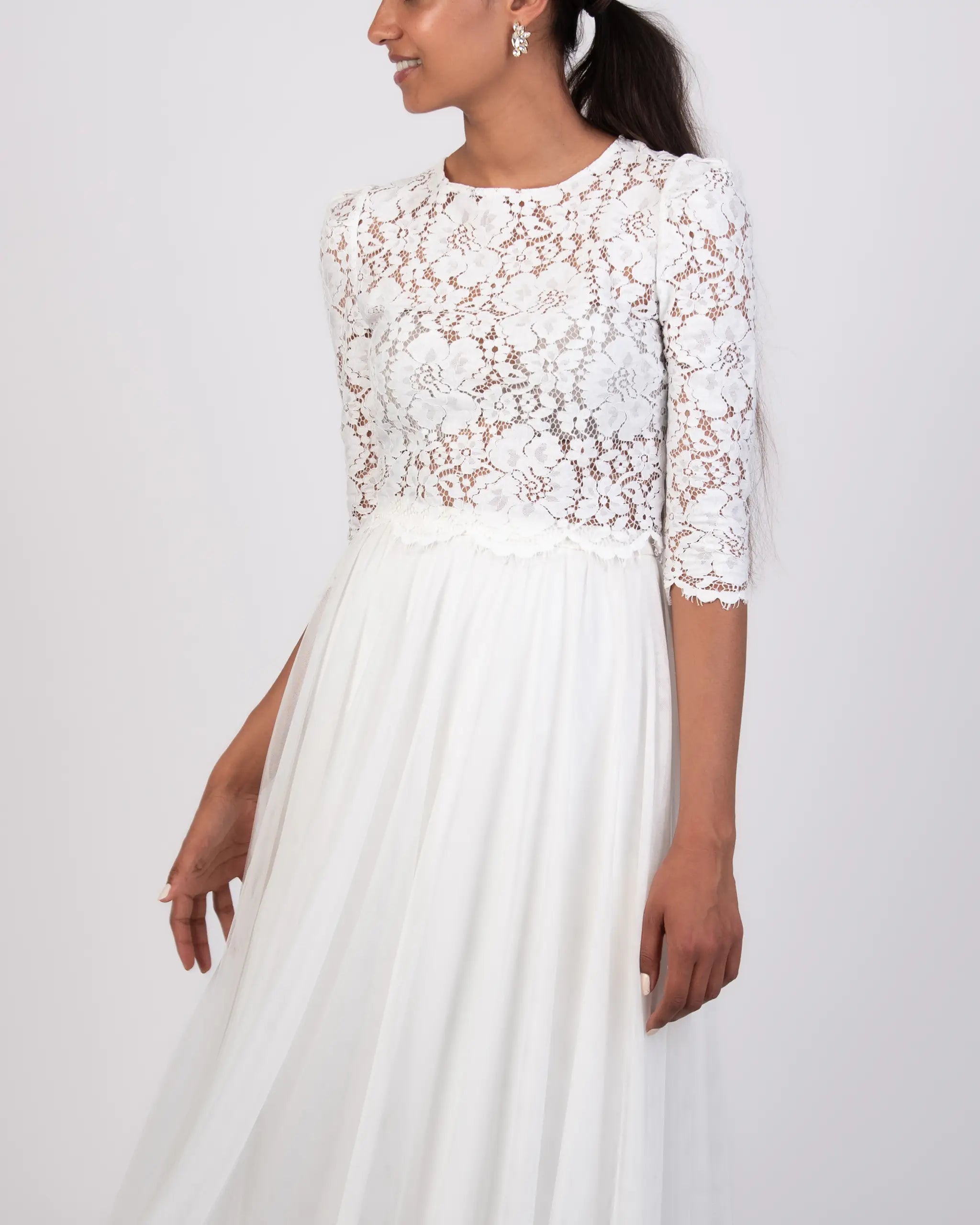 Hochzeitskleid mit langarm Crop Top aus Vintage Spitze und Puffärmeln - Detailansicht