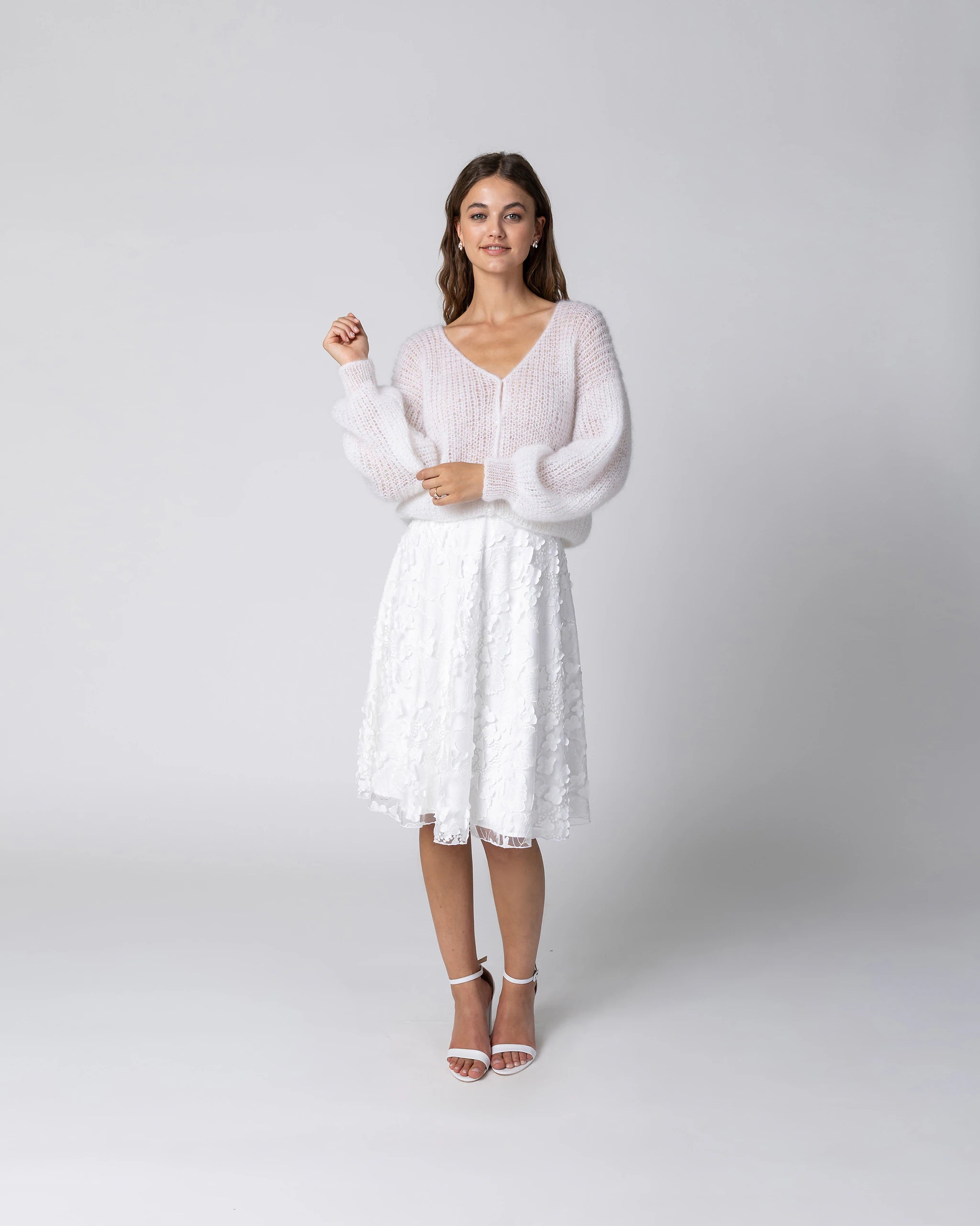 Winter Standesamtkleid mit Mohair Cardigan & 3D Blumenrock Ansicht vorne