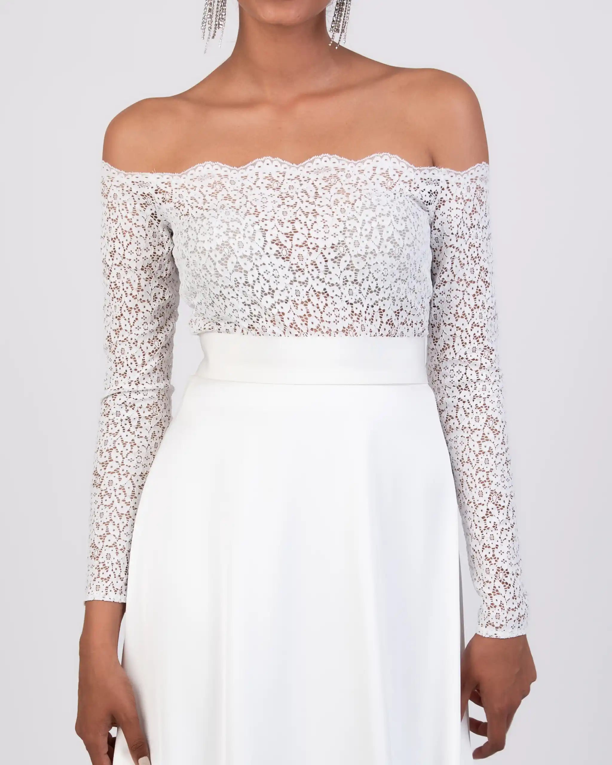 Brautkleid Zweiteiler mit Off-Shoulder Spitzenbody und Satinrock - Detailansicht