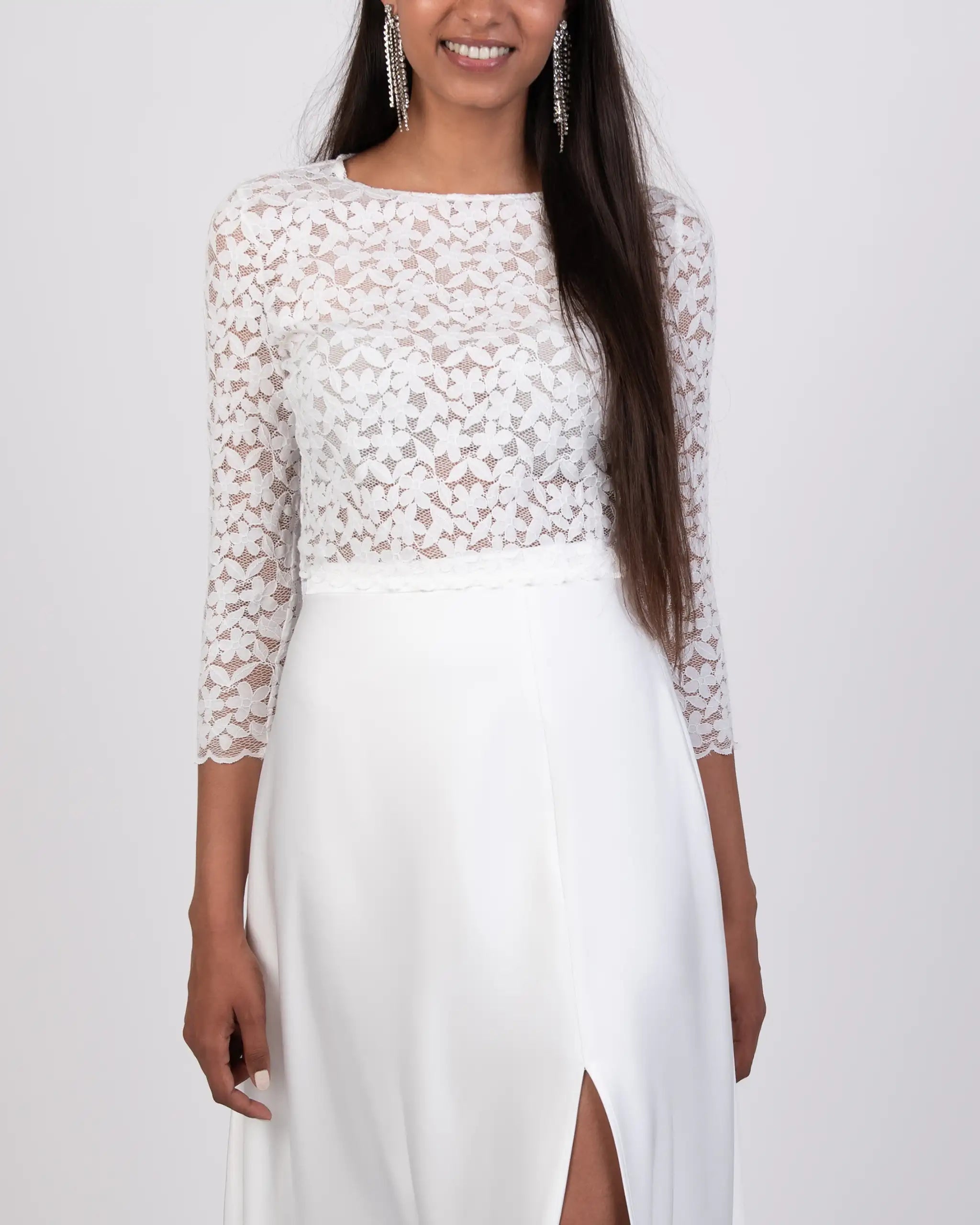 Hochzeitskleid Zweiteiler mit Botanik Spitzen Crop Top und bodenlangem Satinrock - Detailansicht