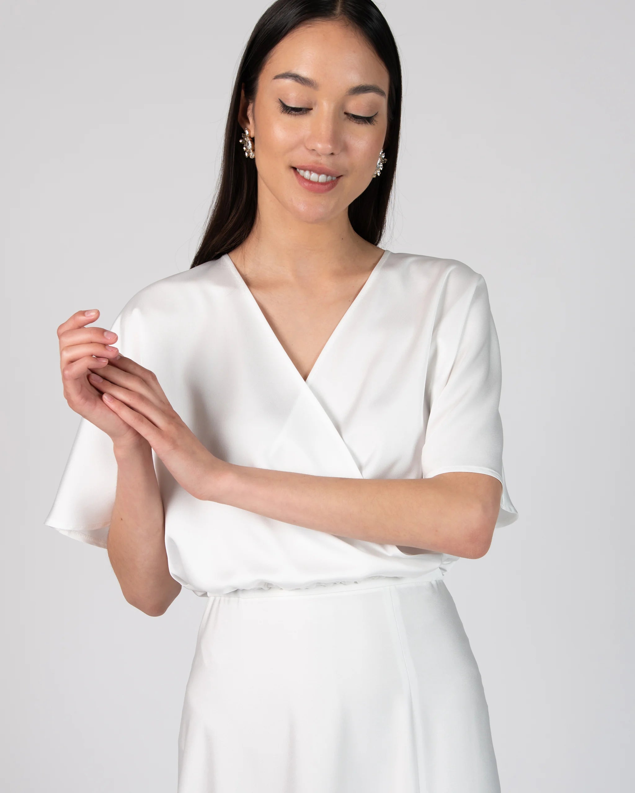 Brautkleid Zweiteiler im Satin Look mit bodenlangem Rock mit Schlitz - Detailansicht 